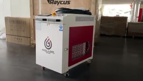 Recorrido alrededor de la soldadora láser portátil marca Ingelaser en bodega: gabinete blanco con panel rojo.